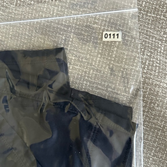 Under Armour Men’s Black Flat Front Lightweight Short Size 34 - Picture 10 of 10